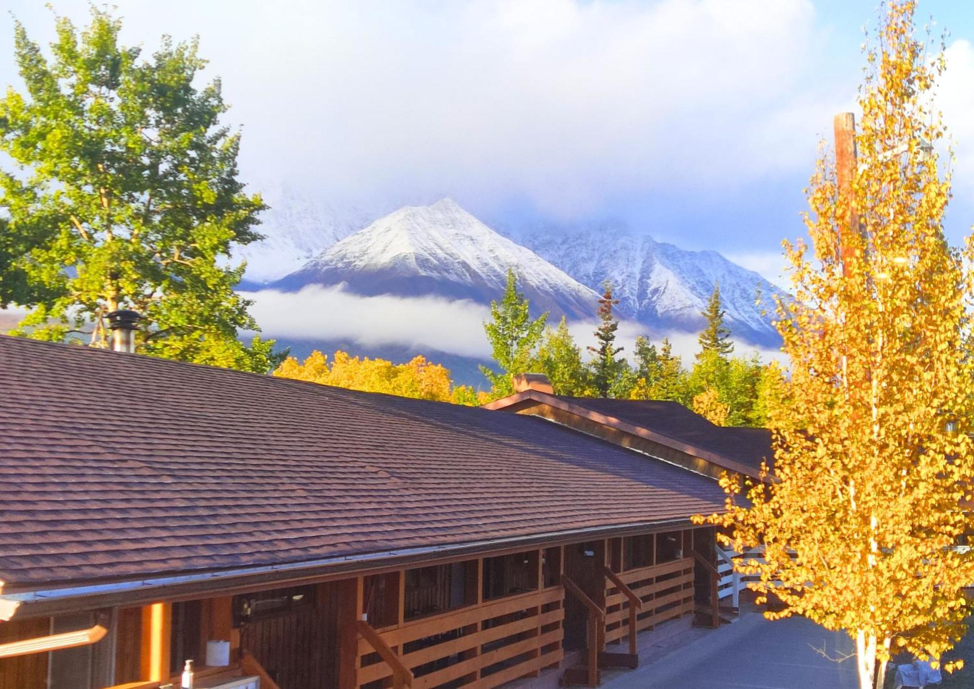 Cozy Corner & Restaurant Hotel Haines Junction