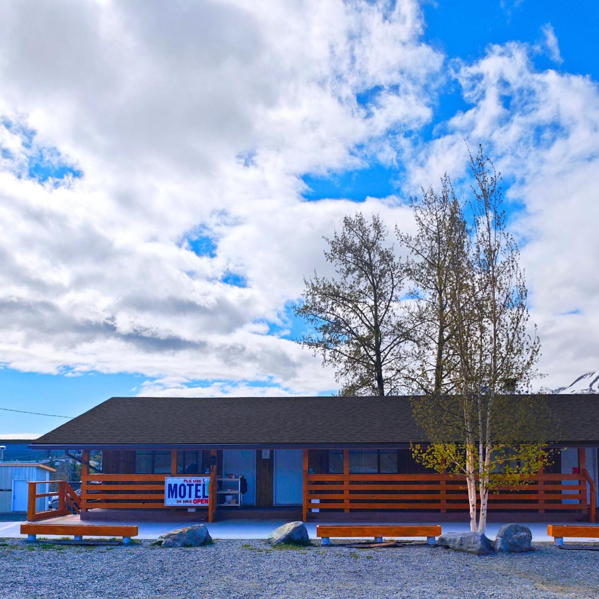 Cozy Corner & Restaurant Hotel Haines Junction