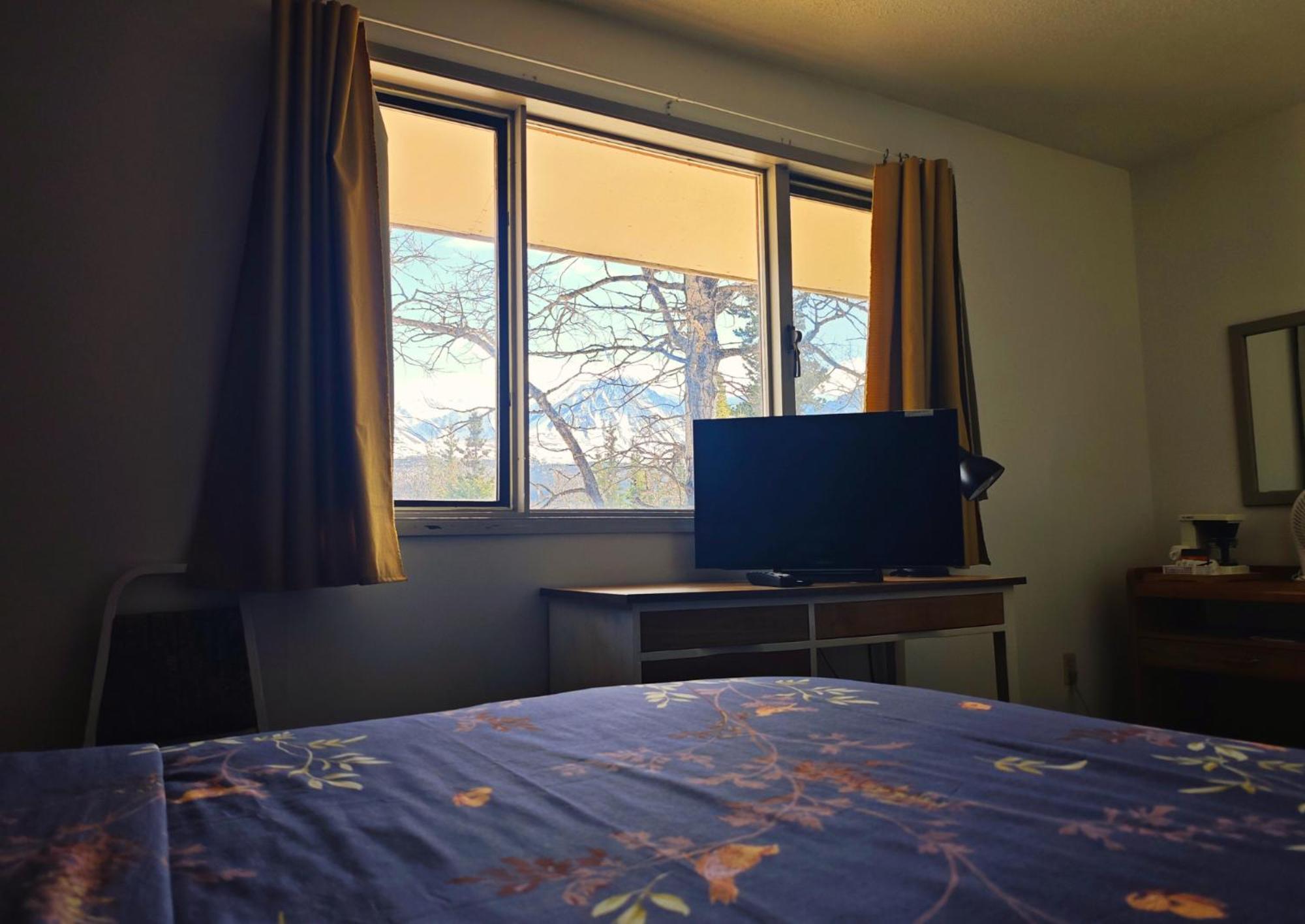 Hotel Cozy Corner & Restaurant Haines Junction
